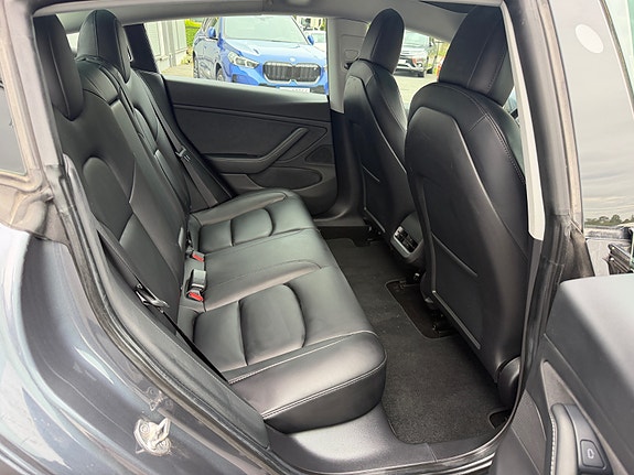 Tesla Model 3 18 of 24