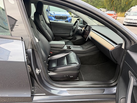 Tesla Model 3 17 of 24