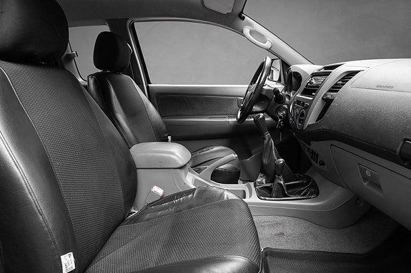 Toyota HiLux 23 of 30
