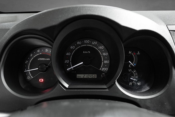Toyota HiLux 26 of 30