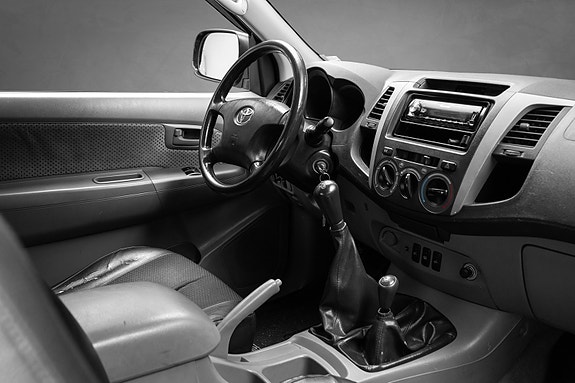 Toyota HiLux 21 of 30