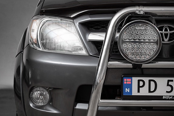 Toyota HiLux 6 of 30