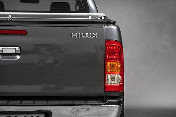 Toyota HiLux 7 of 30