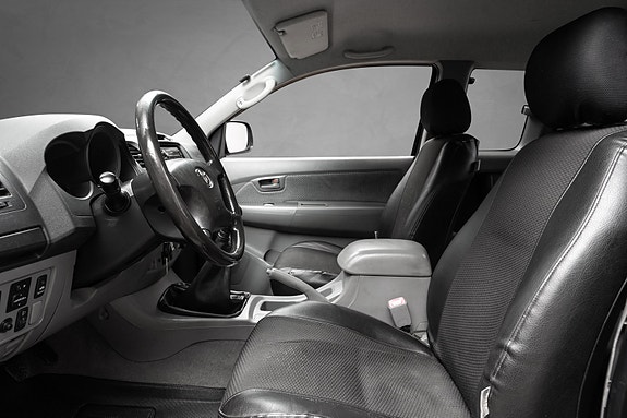 Toyota HiLux 20 of 30