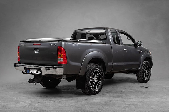 Toyota HiLux 3 of 30