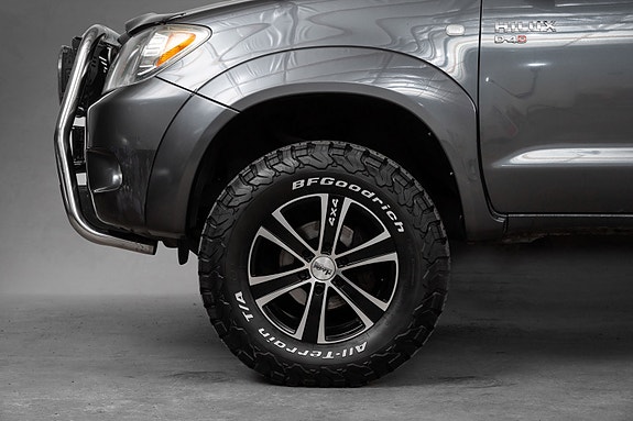Toyota HiLux 12 of 30