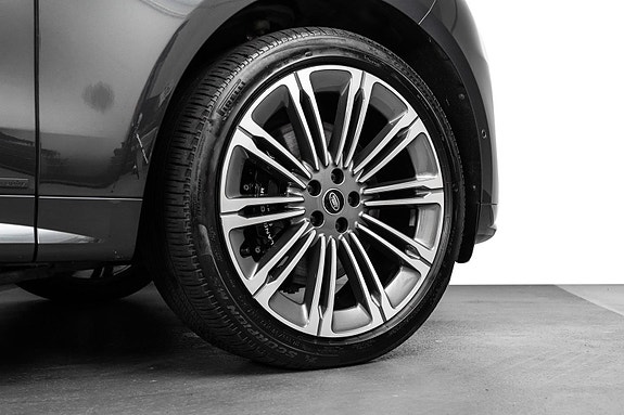 Land Rover Range Rover Sport 17 of 30