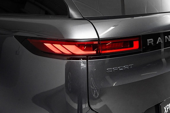 Land Rover Range Rover Sport 14 of 30
