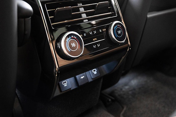 Land Rover Range Rover Sport 24 of 30