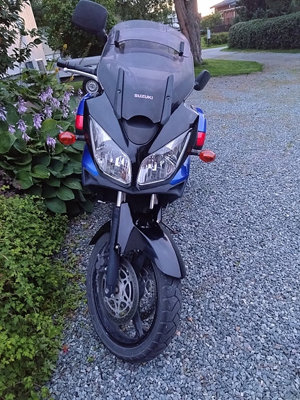Suzuki DL 650 V-Strom 2 of 5
