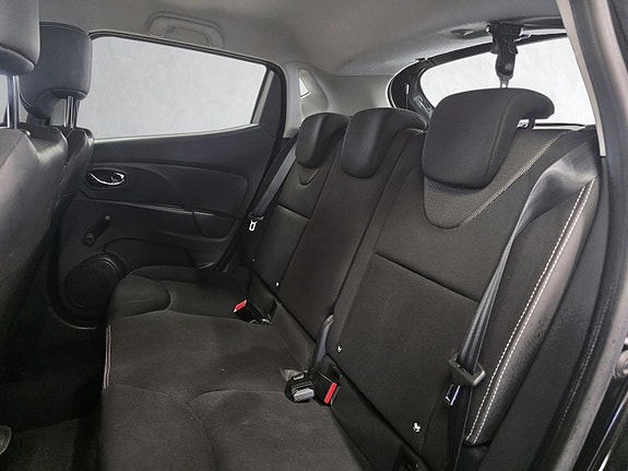 Renault Clio 23 of 25
