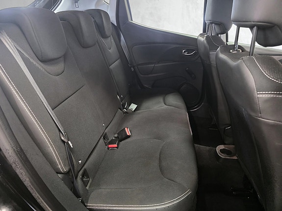 Renault Clio 21 of 25