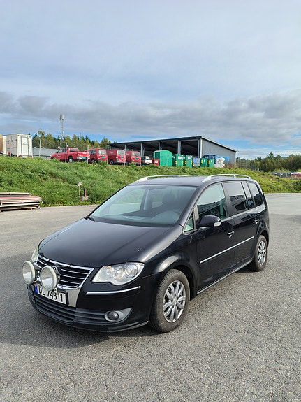 Volkswagen Touran 3 of 24