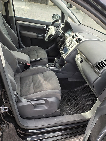 Volkswagen Touran 12 of 24