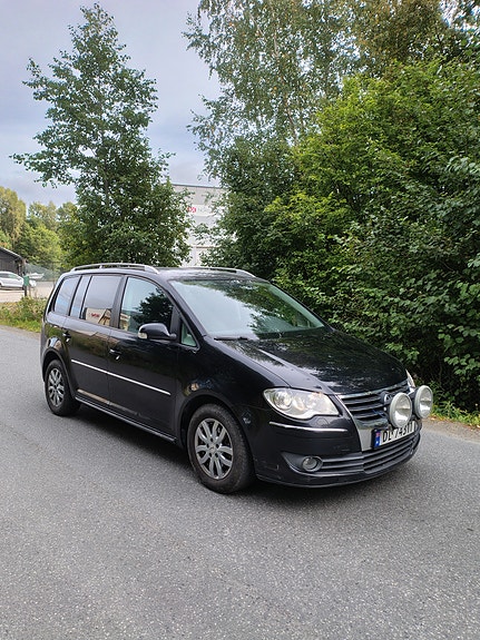 Volkswagen Touran 2 of 24