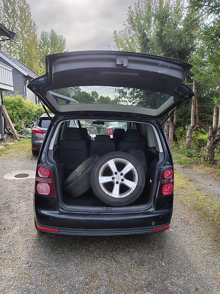 Volkswagen Touran 24 of 24
