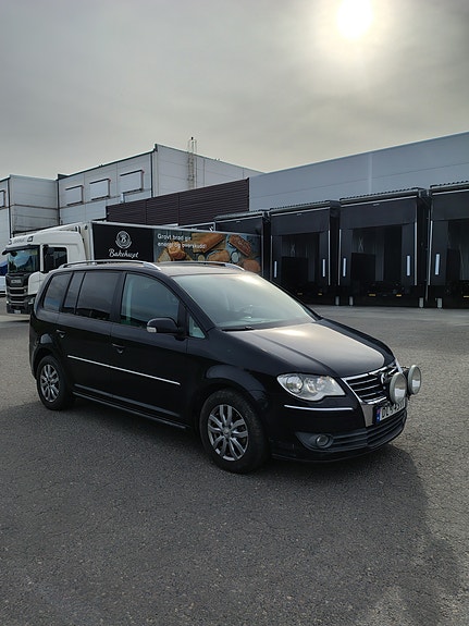 Volkswagen Touran 4 of 24