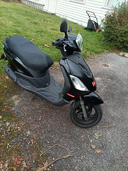 Derbi Boulevard 50 2 of 9