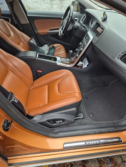Volvo S60 11 of 28