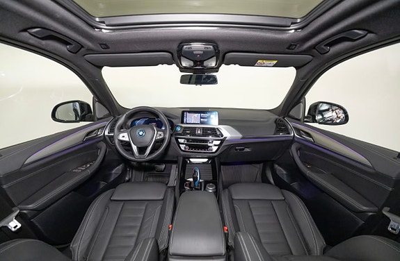 BMW iX3 5 of 5