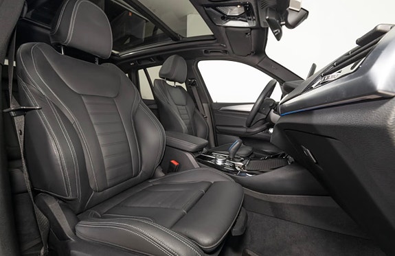 BMW iX3 4 of 5