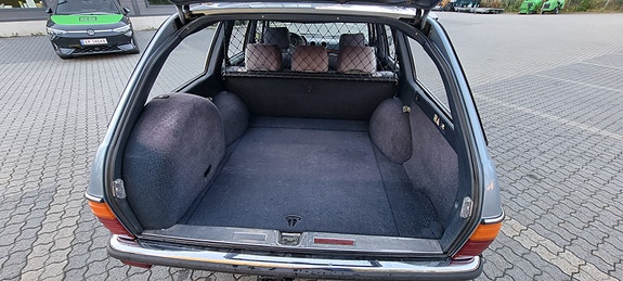 Mercedes-Benz 200 T 7 of 10