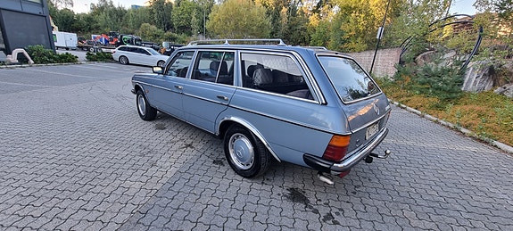 Mercedes-Benz 200 T 4 of 10
