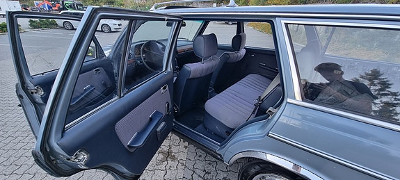Mercedes-Benz 200 T 6 of 10