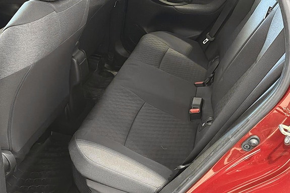 Toyota Yaris 21 of 30