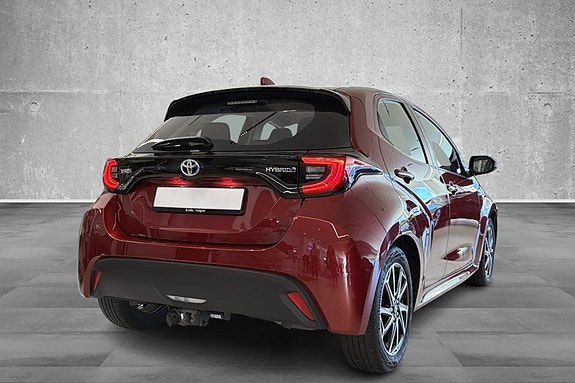 Toyota Yaris 10 of 30