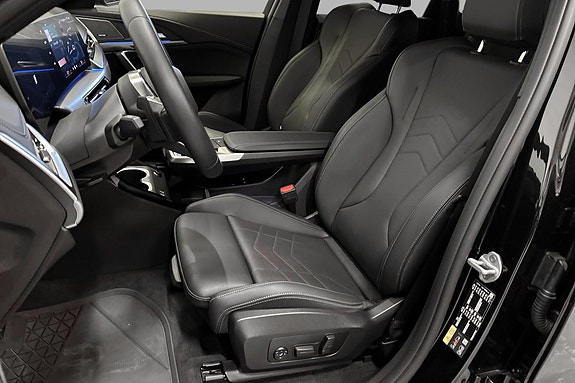 BMW iX1 7 of 21