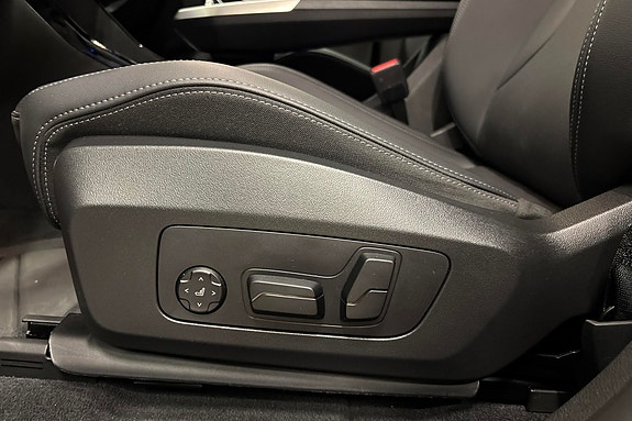 BMW iX1 17 of 21