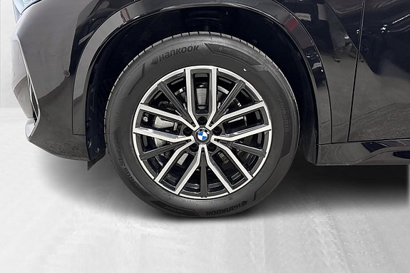 BMW iX1 5 of 21