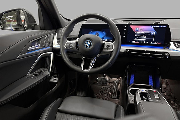 BMW iX1 11 of 21