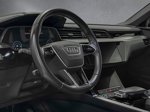 Audi e-tron 13 of 30