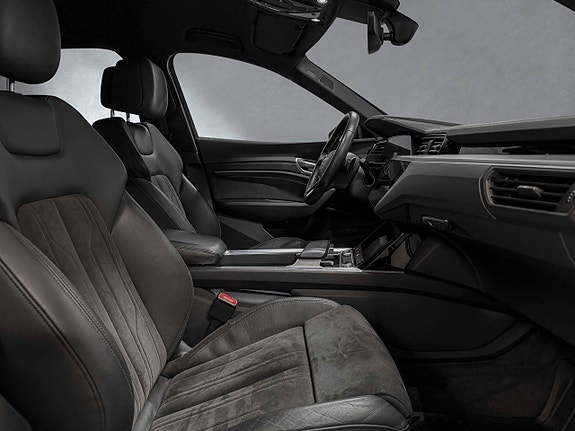 Audi e-tron 14 of 30