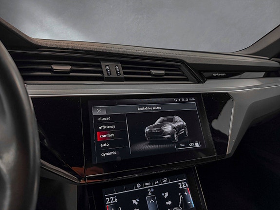 Audi e-tron 23 of 30