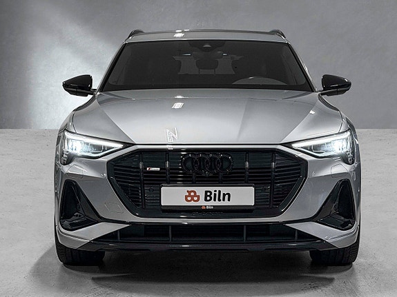 Audi e-tron 8 of 30