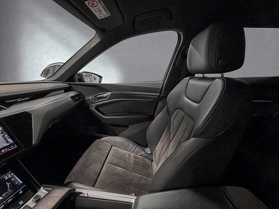 Audi e-tron 26 of 30