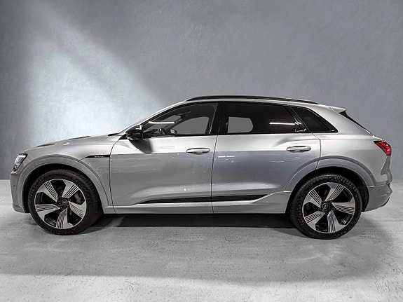 Audi e-tron 11 of 30