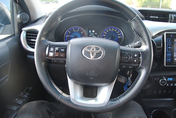 Toyota HiLux 16 of 21
