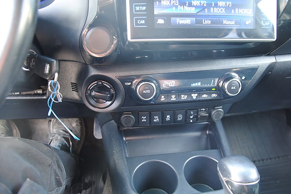 Toyota HiLux 21 of 21