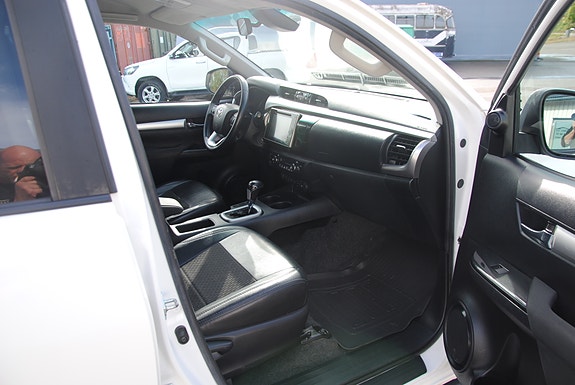 Toyota HiLux 13 of 21