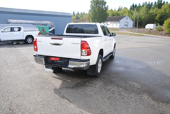 Toyota HiLux 3 of 21