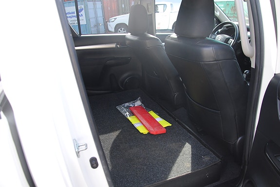 Toyota HiLux 10 of 21