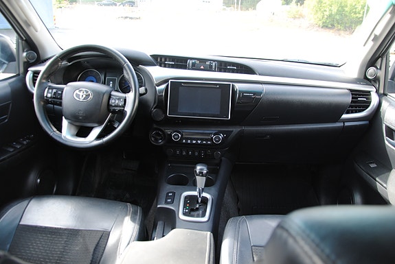 Toyota HiLux 12 of 21