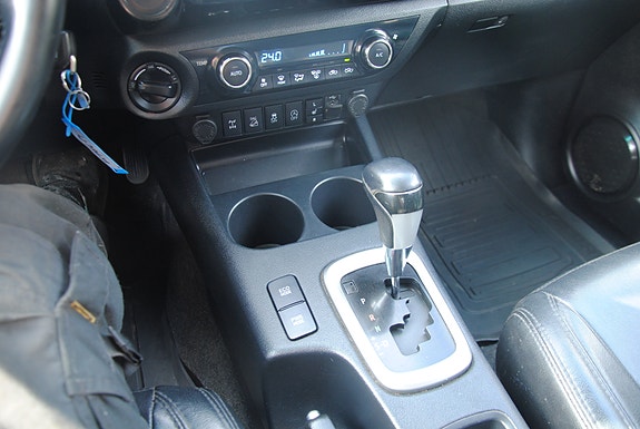 Toyota HiLux 19 of 21