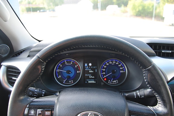 Toyota HiLux 15 of 21