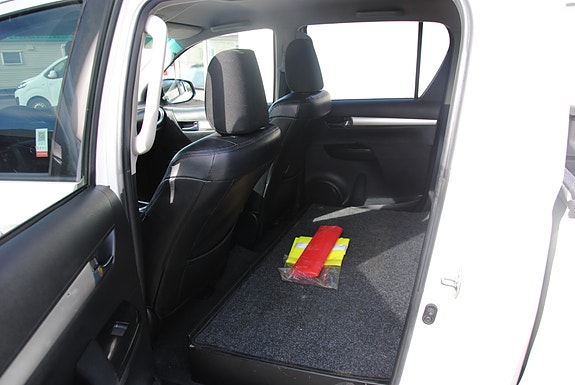 Toyota HiLux 7 of 21