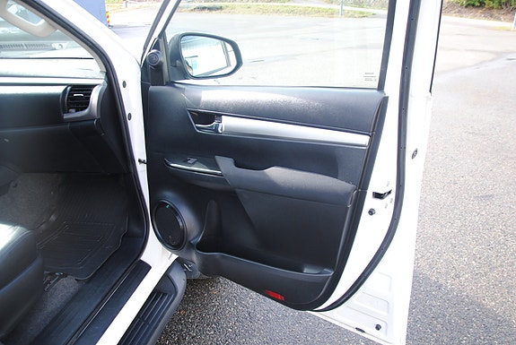 Toyota HiLux 14 of 21